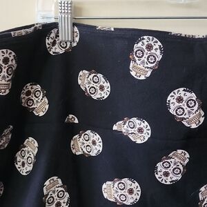 Super cute Torrid skirt size 4 SKULLS 💀 ☠️